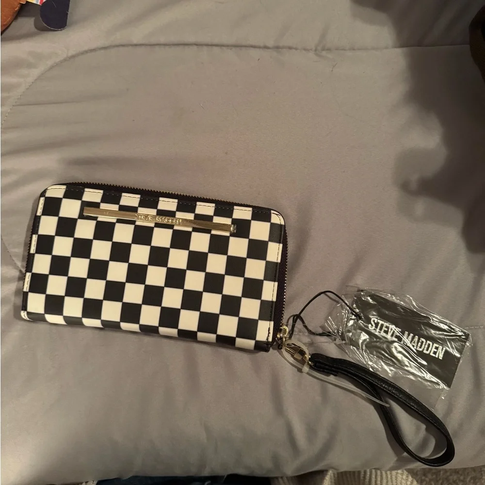 Steve Madden Black and White Checkered Zip Wallet Wrislet - Picture 1 of 4